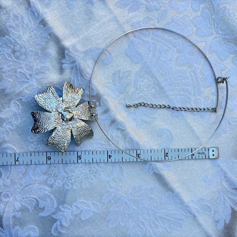 Hoop Necklace with Intricate Blue and Silver Floral Design - Picture 5 of 5